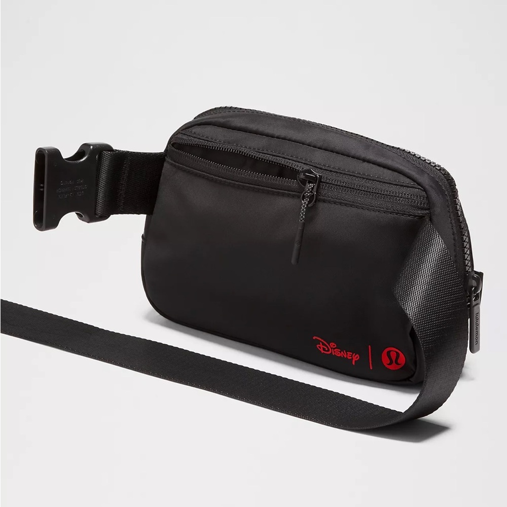 Disney x lululemon Everywhere Belt Bag 1L Mickey in Motion - Picture 5 of 8